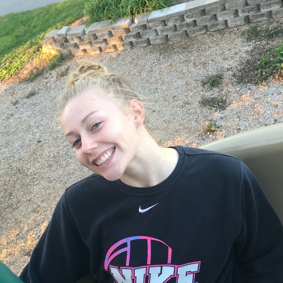 Meet your Posher, Madison - Picture 1 of 1